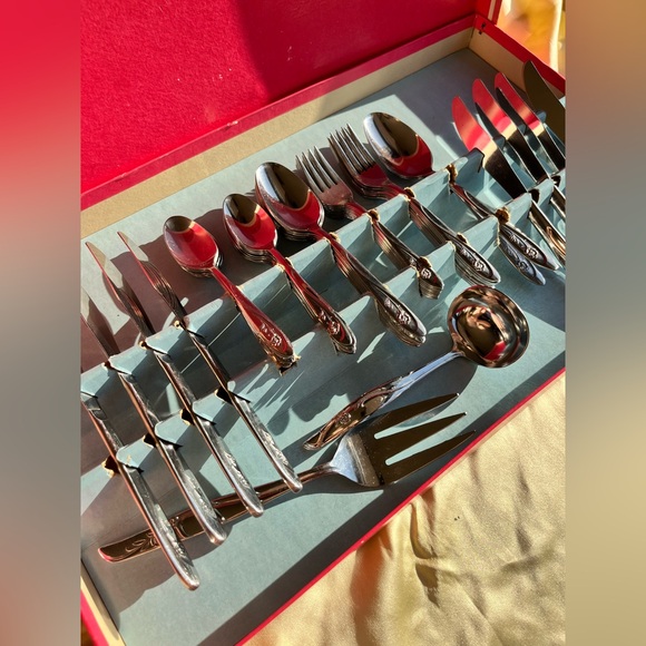 International Silver Company Other - VINTAGE Dead Stock Americana Beauty Rose Flatware Set - New in Box
